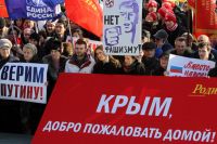 Участники митинга в поддержку итогов референдума в Крыму и братского украинского народа.