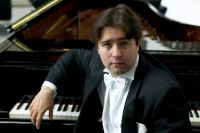 Московский пианист Алексей Володин выступит в Омске с концертом.