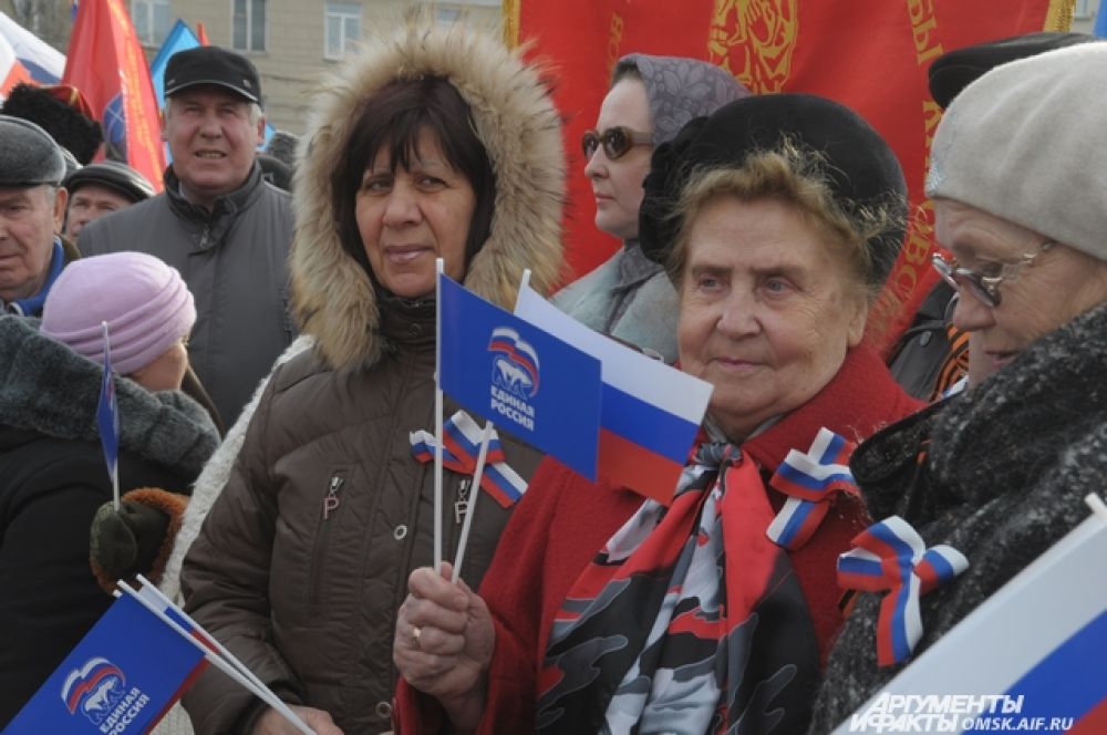 Сотни омичей вышли, чтобы поддержать идею присоединения Крыма к России.