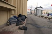 Полицейские помогли омским бездомным.