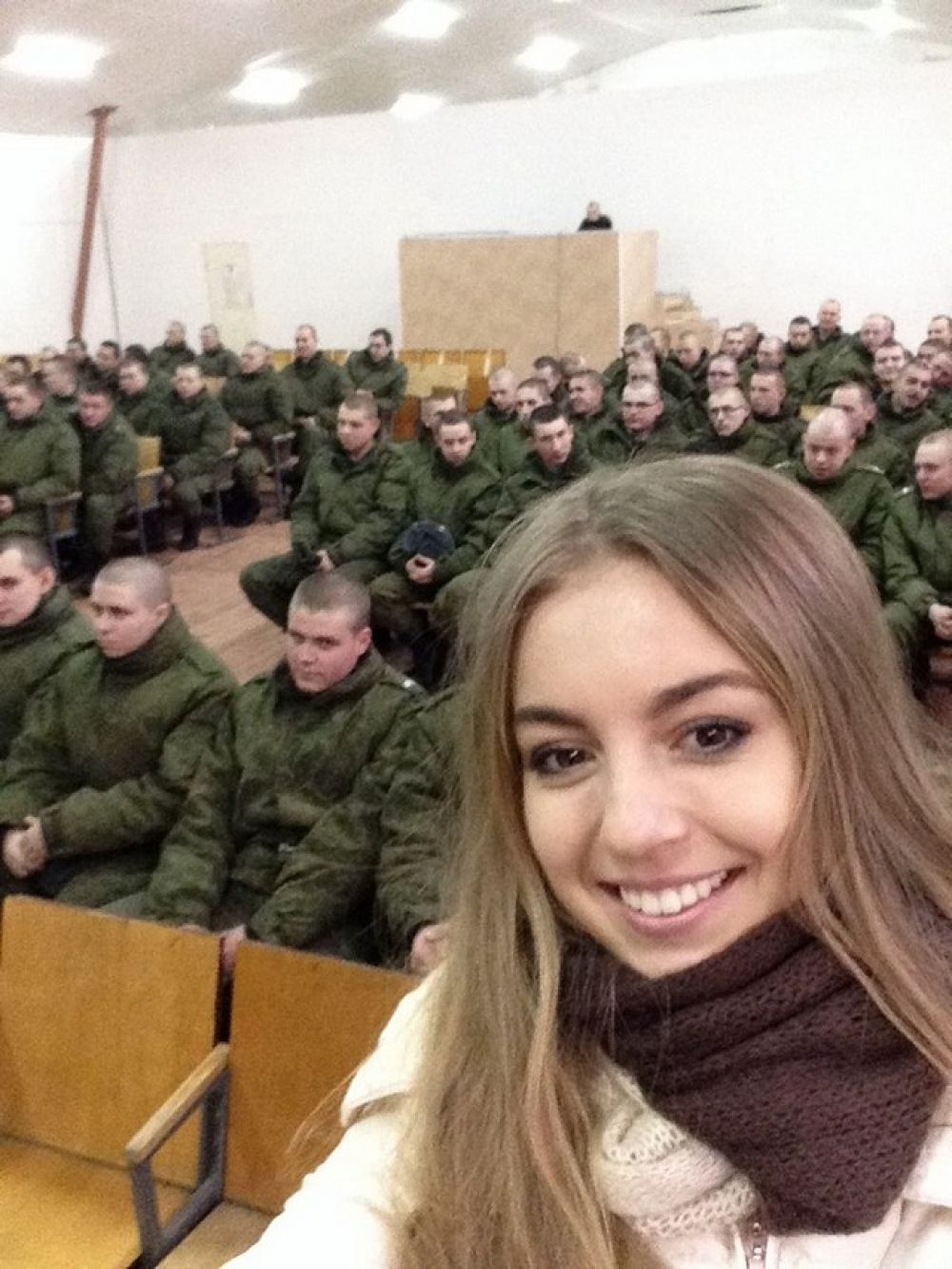 Во время конкурса российские красавицы посетили военных.