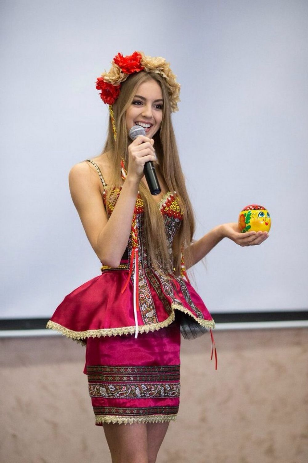 На конкурсе национальных костюмов  «Мисс Россия-2014»  она представила символ города – Колобка.
