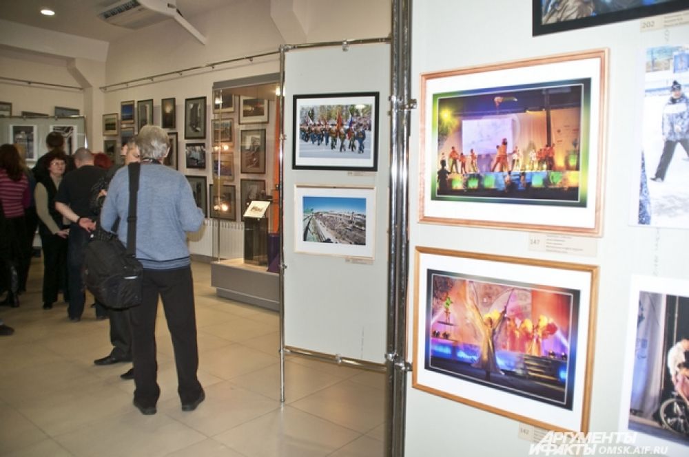 Фотовыставка «Омск и омичи» открылась в Краеведческом музее.