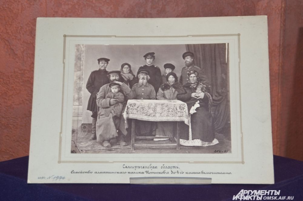 Фотовыставка «Омск и омичи» открылась в Краеведческом музее.