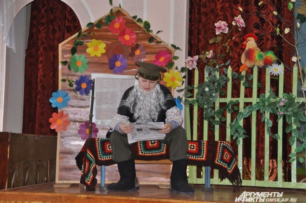 Школьный театр «Завалинка» поставил спектакль по мотивам сказки «Емеля- дурачок».