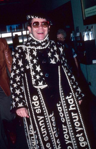 Элтон Джон в аэропорту Нью-Йорка, 1982 год.