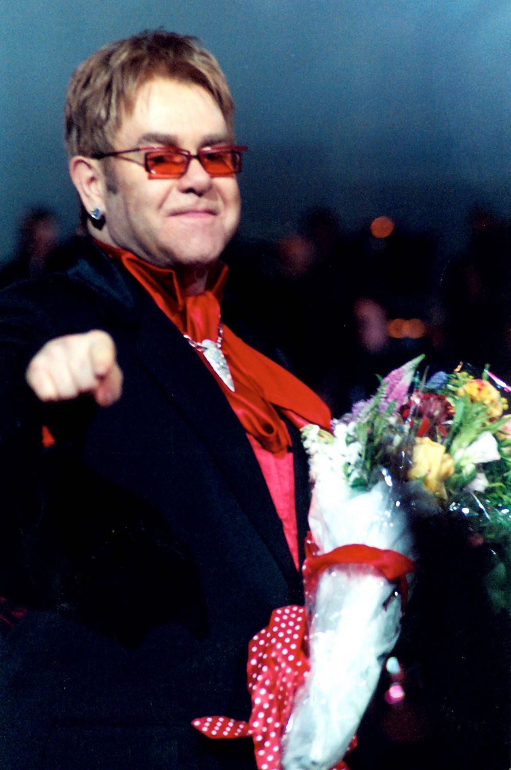 Элтон Джон на концерте в Нью-Йорке, 2004 год.
