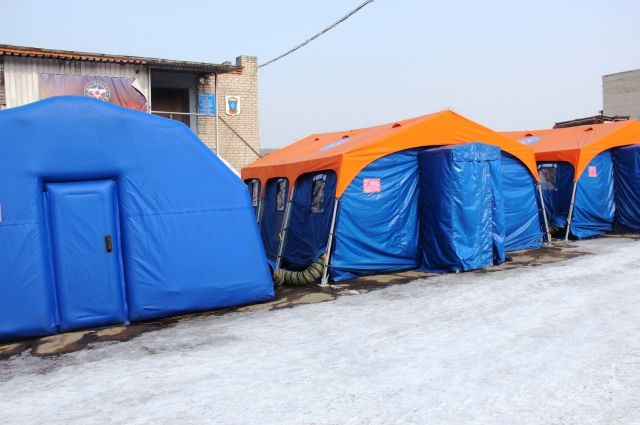 Палатки МЧС в зоне бедствия
