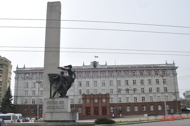 Памятник Воинам-освободителям в Кишинёве.