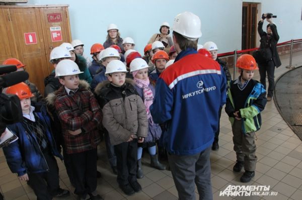 Перед началом экскурсии всех проинструктировали о технике безопасного поведения.