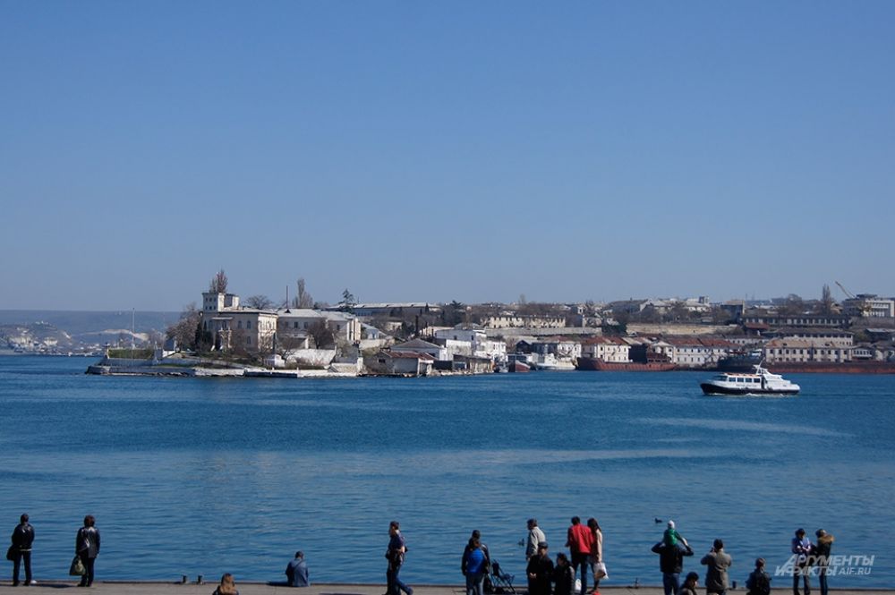 Севастополь. Набережная морского вокзала.