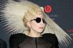 В следующем году Леди Гага поставила новый рекорд – количество просмотров её видеоклипов на YouTube превысило миллиард. Ранее никому из музыкантов не удавалось добиться такого успеха.