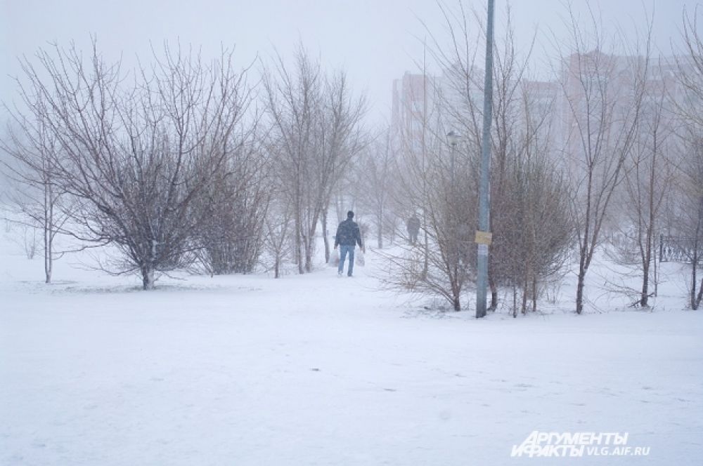Волгоградцам пришлось сменить весенние куртки на зимние.