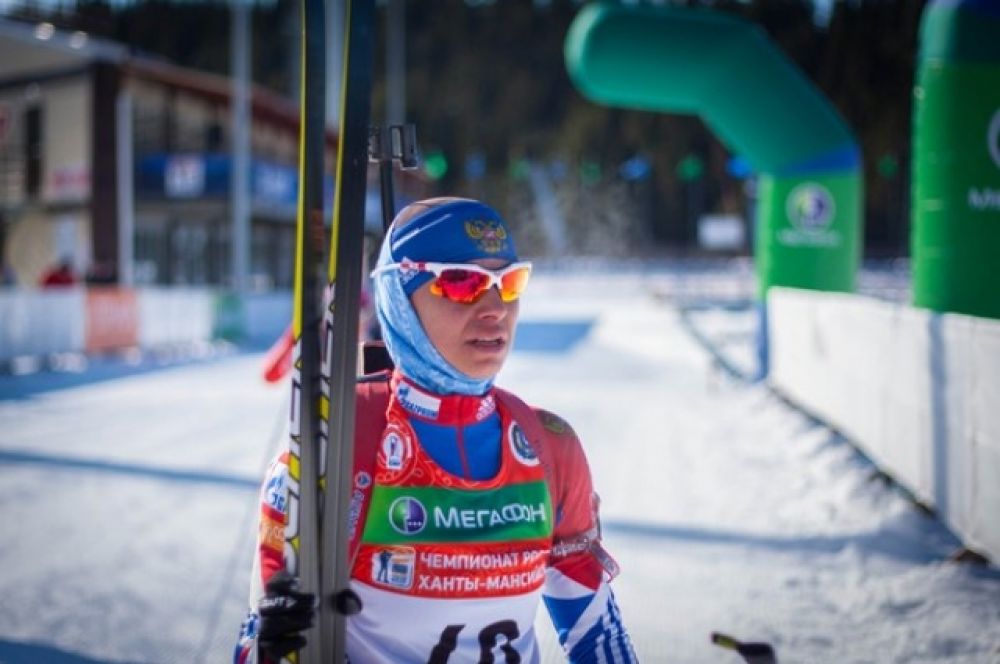 Первую гонку Чемпионата России по биатлону в Ханты-Мансийске — женский спринт на 7,5 км с результатом 22.09,2 — выиграла призер Олимпийских Игр-2014 Ольга Вилухина.