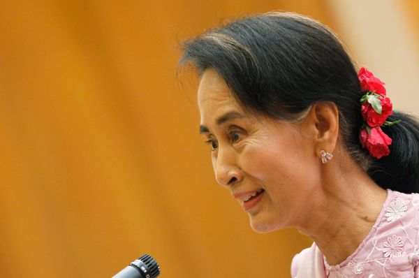 В Мьянме одним из главных политических деятелей уже долгие годы остаётся Аун Сан Су Чжи, лидер «Национальной лиги за демократию». Именно она в августе 1988 года обратилась к многомиллионной толпе с призывом установить демократическую власть, после чего была арестована. Ей предлагали свободу, если она покинет страну, но Аун Сан Су Чжи отказалась. В 1991 году она получила Нобелевскую премию мира, а сейчас является одним из самых гибких и влиятельных политиков в регионе и пользуется покровительством Пан Ги Муна.