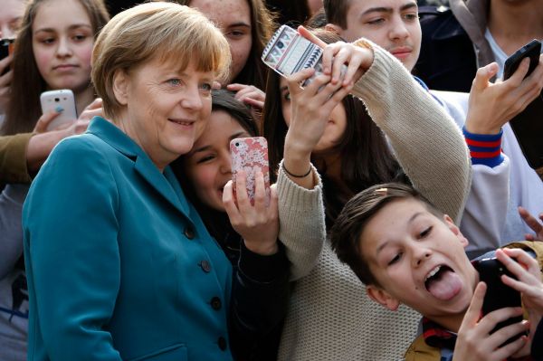 Не секрет, что на данный момент списки самых влиятельных женщин мира возглавляет федеральный канцлер Германии Ангела Меркель. Она занимает этот пост с ноября 2005 года и с тех пор получила множество наград и премий, но самым говорящим о ней, пожалуй, является то, что иногда её называют «тевтонская Маргарет Тэтчер».
