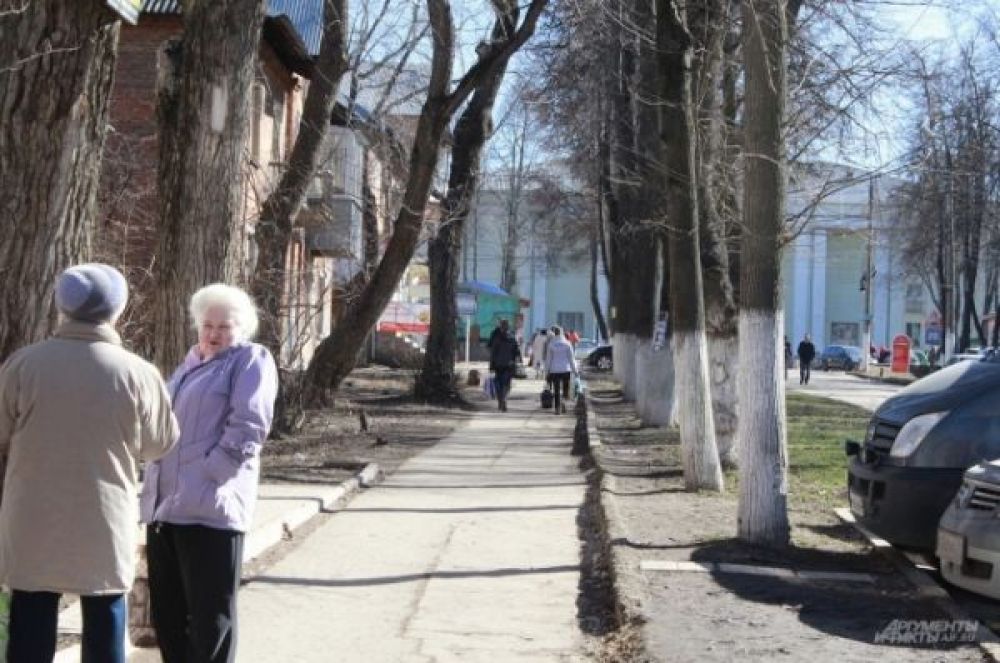 Тулу также накрыла неожиданно ранняя весна. Жители поснимали шапки и вышли на улицу не только в новой одежде, но и в весеннем настроении.