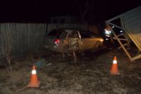 В Омской области автомобиль врезался в столб.