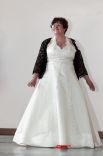 Дефиле конкурсанток в свадебных платьях.