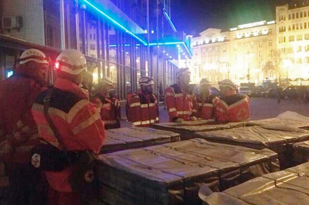 Возле гостиницы «Днепр» дежурили медики