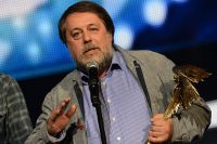 Режиссёр, сценарист и продюсер Виталий Манский, получивший приз в номинации «Лучший неигровой фильм» за киноленту «Труба», на церемонии награждения. 2014 год.