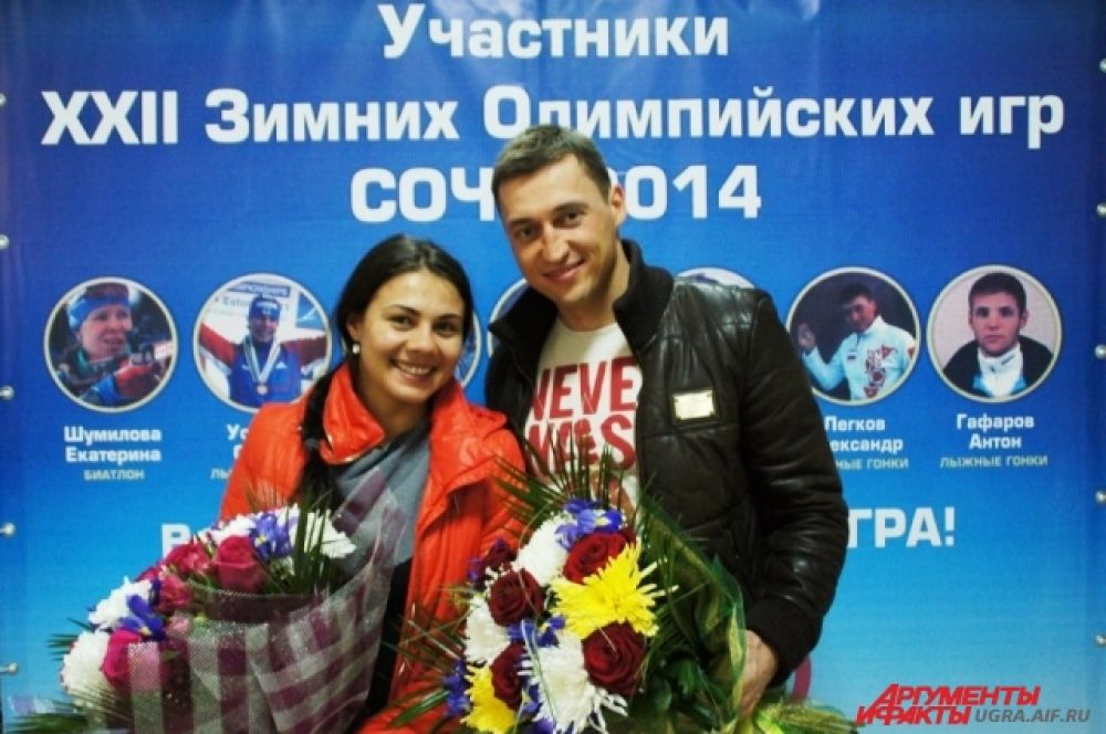 Сегодня югорские герои, в числе которых Александр Легков, Екатерина Илюхина, Алексей Волков, Екатерина Шумилова, Сергей Устюгов и паралимпийские чемпионы Константин Шихов, Василий Варлаков, Николай Терентьев и Владимир Литвиненко получат поощрения за медали - денежные сертификаты.