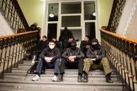 Пророссийские протестующие в здании областной администрации в Харькове.