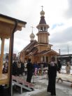 Храм в Пионерском поселке Екатеринбурга построен в лучших традициях деревянного зодчества.