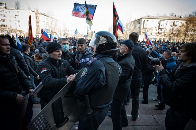 В Донецке решили отгородиться от власти майдана.