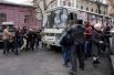 Также во вторник в Харькове вооруженные битами, камнями и кирпичами разгромили милицейские автобусы.