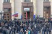В Харькове удалось разблокировать здание администрации лишь путём штурма.