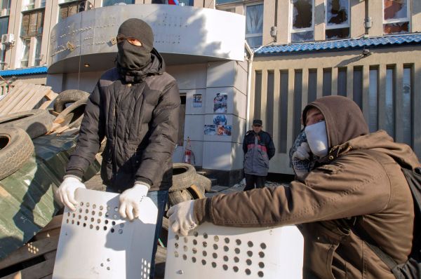 С целью минимизации рисков для жизни и безопасности граждан в Луганске идет переговорный процесс.