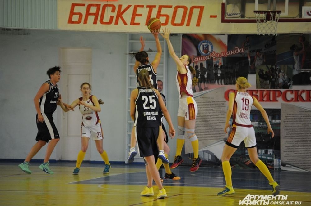 Омские баскетболистки «Нефтяник-Авангард» обыграли «Политех СамГТУ» из Самары.