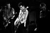 В США в 1976 году появились The Clash, одна из самых известных панк-групп, хотя в их материале смешивались такие стили, как регги, хип-хоп и блюз. Дебютный альбом 1977 года принёс The Clash известность в Великобритании, а пластинка London Calling сделала музыкантов звёздами по обе стороны Атлантики.