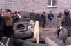 В Славянске сепаратисты захватили админздания и возвели баррикады
