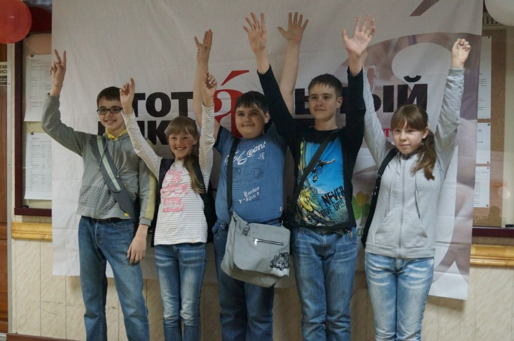 В диктанте поучаствовали даже 6-классники, которые в силу возраста, еще не знают языка в полном объеме.