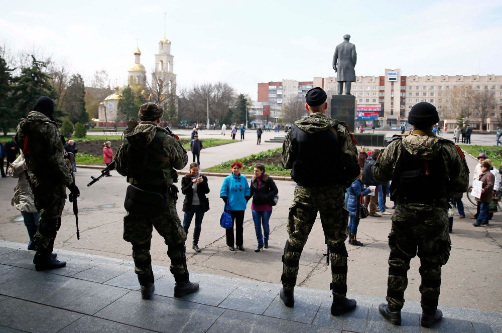 Но позже помощник Вячеслава Пономарева – исполняющего обязанности главы города Славянска Донецкой области – опроверг информацию о перестрелках в поселке Андреевка.