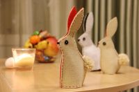 Для того чтобы создать такого зайца, особый опыт в швейных делах не нужен.