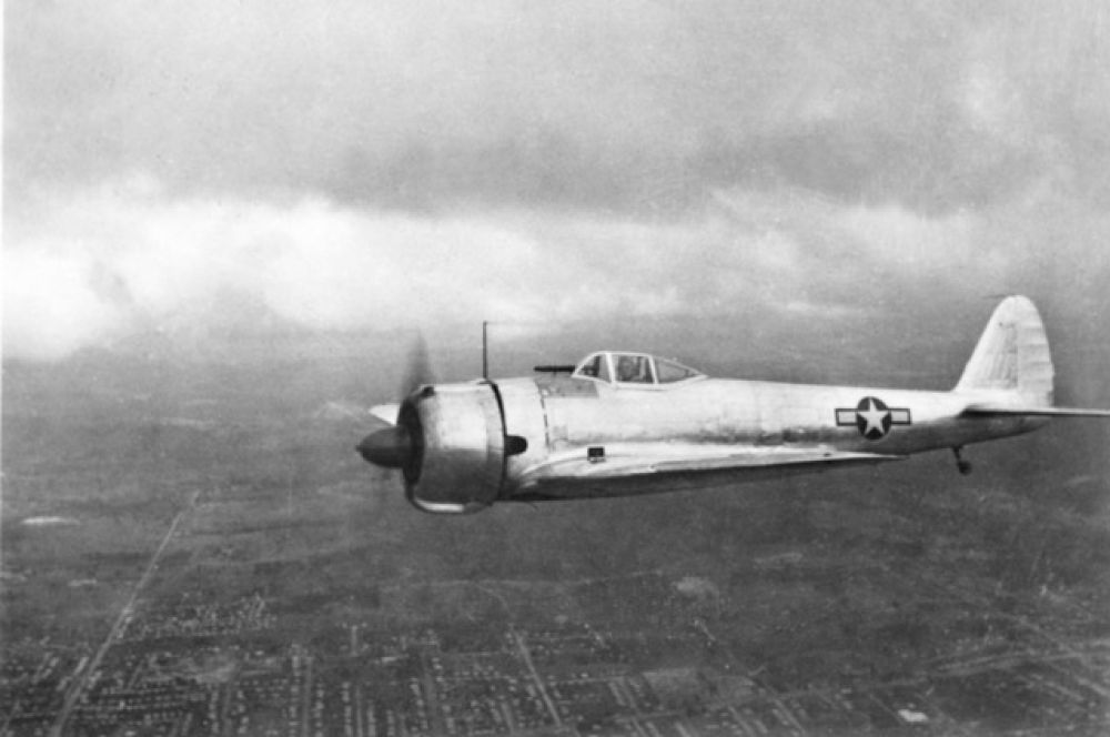 Nakajima Ki-43 — японский истребитель, который в 1941 поверг союзников в шок. Они ожидали, что японские войска снаряжены устаревшей техникой, в то время как Ki-43 был способен оказывать реальное противостояние самолетам противника.