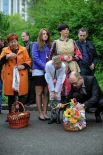 Арсений Яценюк вместе с женой, дочерьми и мамой приняли участие в Пасхальном богослужении в храме Святого Николая Чудотворца на Аскольдовой Могиле в Киеве