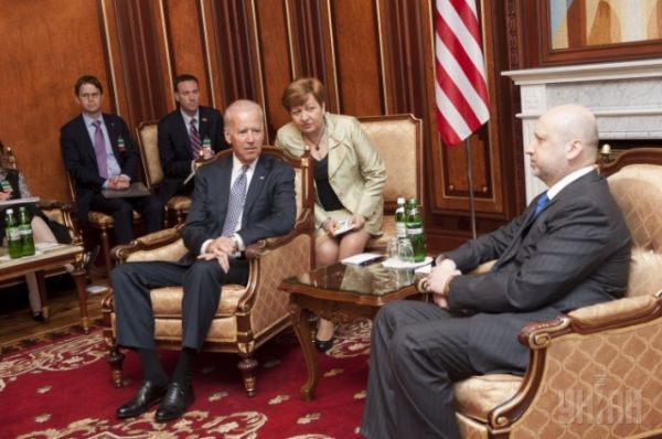 Турчинов провел переговоры с вице-президентом США Байденом