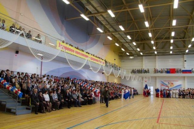 Это первый крытый специализированный центр по игровым видам спорта в Ленинске-Кузнецком. 