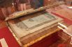 «Священное Евангелие» было отпечатано в 1759 году по заказу московских купцов первой гильдии в подарок оренбургской Преображенской церкви. Каждая страница текста обрамлена широкой декоративной рамкой. 