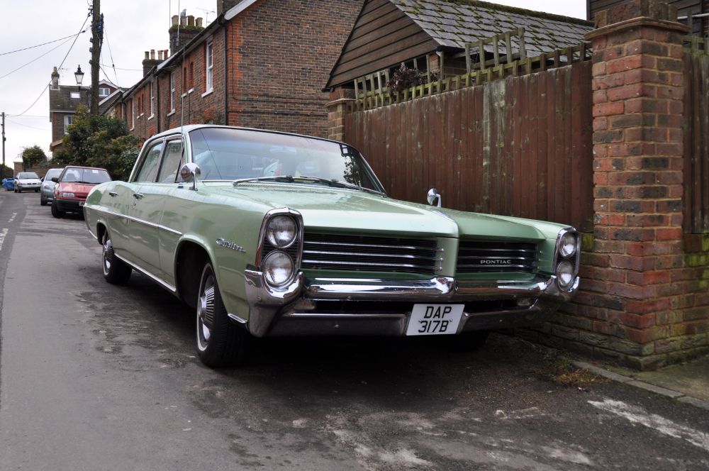 Золотые страницы Pontiac начались с автомобиля Catalina в 1955 году. Это был первый автомобиль марки с классическим восьмицилиндровым двигателем, который ведущие американские производители в серийных машинах практически не использовали. Во многом благодаря «Каталине» Pontiac стал одним из ведущих брендов в обойме General Motors.