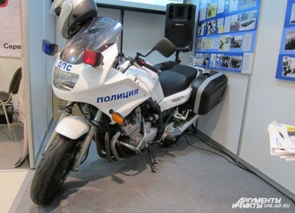 полицейский мотоцикл Yamaha Diversion 