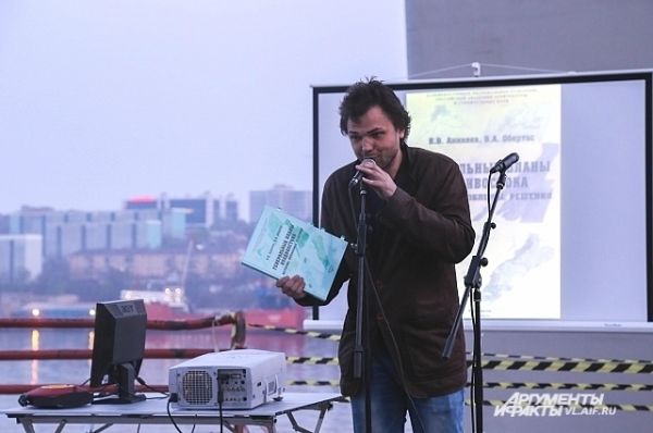 Художник Шугуров рассказал о книге «Генеральные планы Владивостока: история, проблемы, решения».