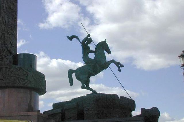 Зураб Церетели, скульптура Георгия Победоносца на Поклонной Горе, Москва.