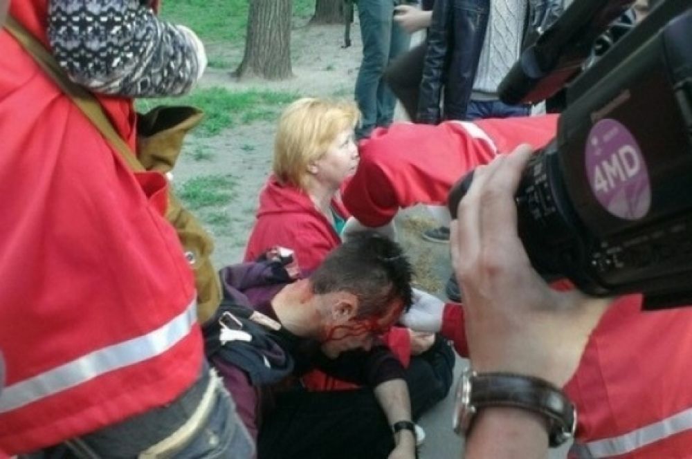 Драка ультрас «Металлиста» и «Днепра» с сепаратистами в Харькове