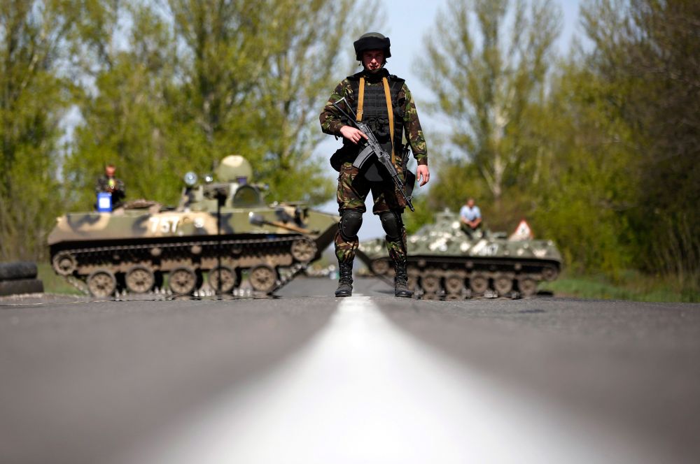 Силовая операция украинских военных в Славянске не дала результатов, город остался под контролем протестующих. Однако и по её завершении многие сообщали о выстрелах в центре города.