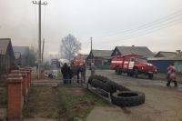 Из-за ветра пожар уничтожил 18 жилых домов в Черемхово.